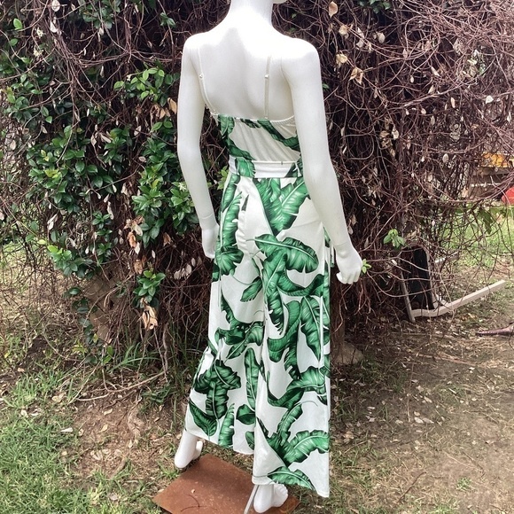 NWOT Boutique Wear Cropped Leaf Print Jumpsuit - Picture 4 of 8